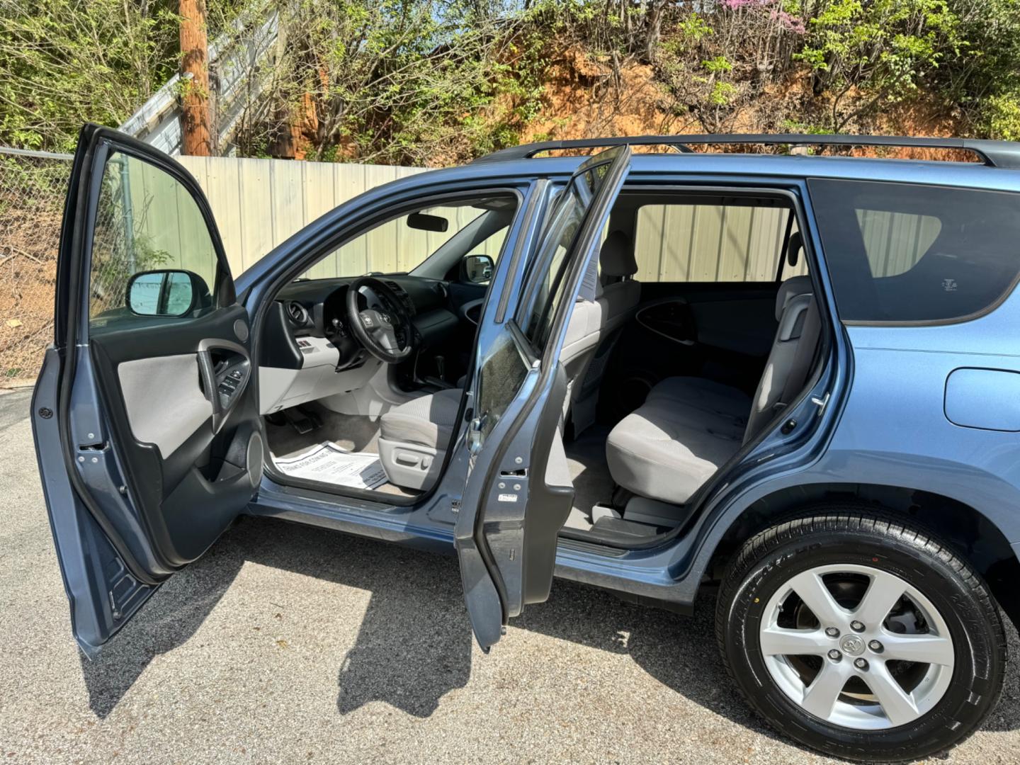 2007 BLUE Toyota RAV4 (JTMZK31V476) , located at 307 West Marshall Avenue, Longview, TX, 75601, (903) 753-3091, 32.500828, -94.742577 - HAIL DAMAGE - Photo#4